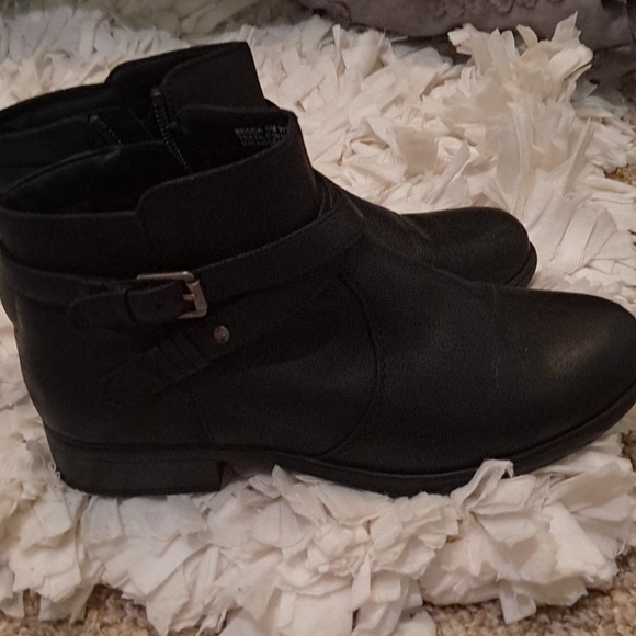 Shoes - Picture 4 of 4